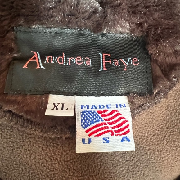 Andrea Faye Women's Brown faux fur vest /size XL - Picture 10 of 11